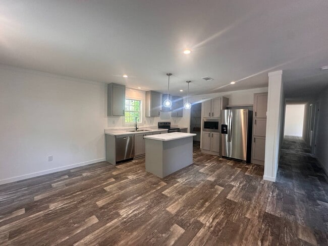 Building Photo - 7865 W Hwy 40