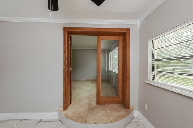 Building Photo - 5809 Buchanan St