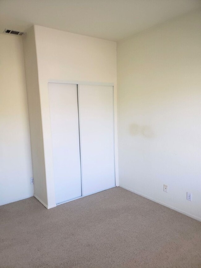 Building Photo - ***COMING SOON***SPACIOUS 4 BEDROOM | 3 BA...