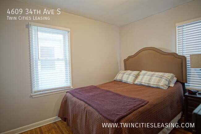 Building Photo - 4609 S 34th Ave