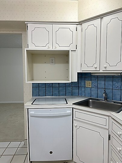 Building Photo - 2202 Acacia Park Dr