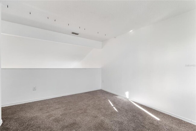 Building Photo - 27700 Breakers Dr