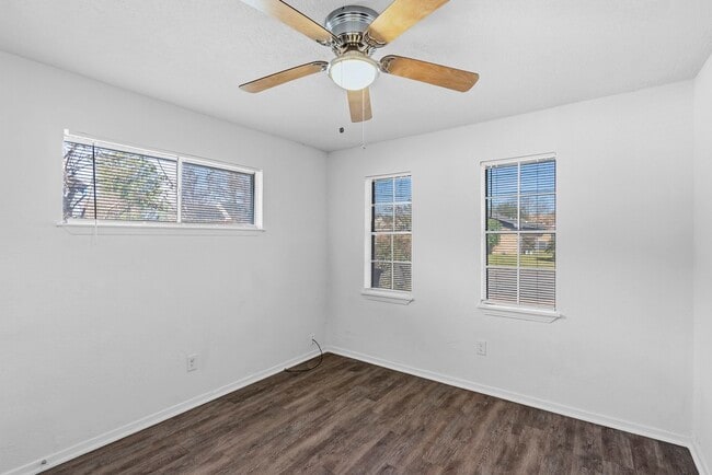 Building Photo - 1430 E 32nd 1/2 St