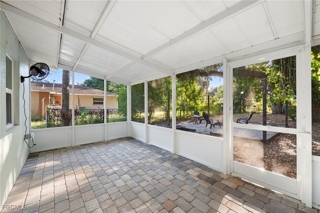 Building Photo - 236 Delray Ave