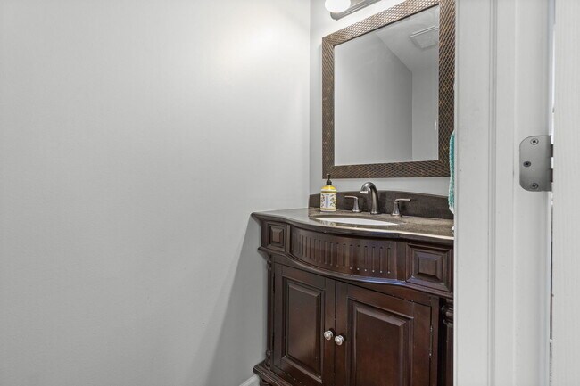 Building Photo - 3144 Bennett Pl