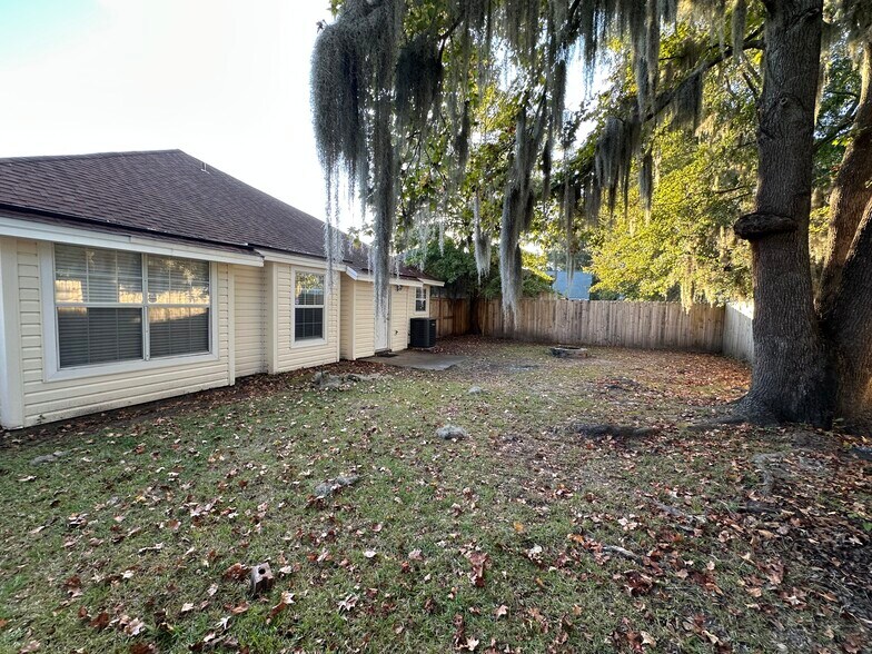 Building Photo - 8 Saint Ives Dr