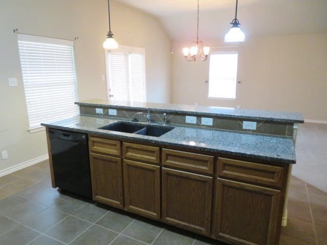 Building Photo - Nice Home on the Loop