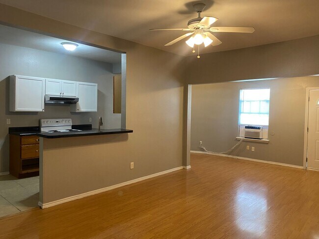 Building Photo - 240 Princeton Ave
