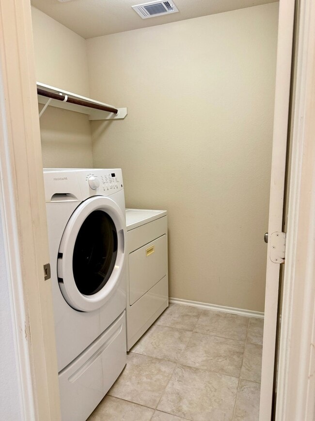 Building Photo - 3643 Goldleaf Trail Dr