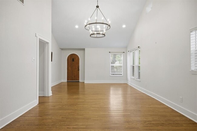 Building Photo - 2814 Oak Springs Dr