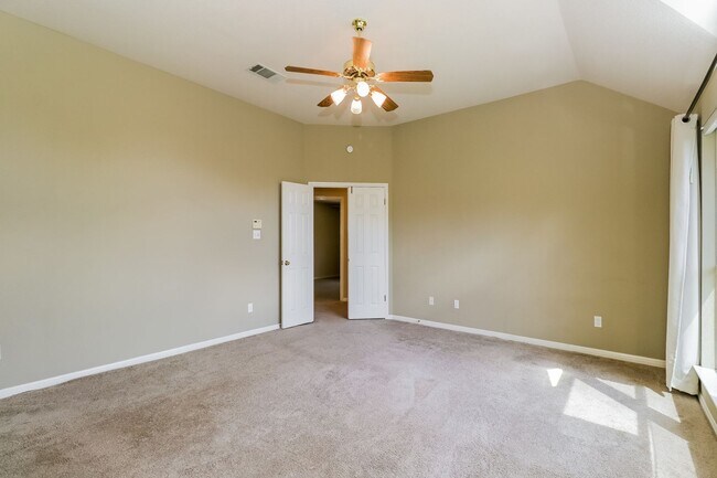 Building Photo - Amazing home ready to move in!