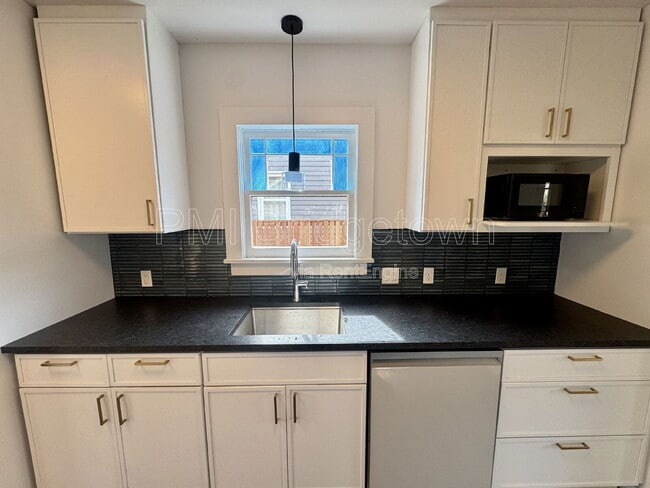 Building Photo - 7300 N Mobile Ave