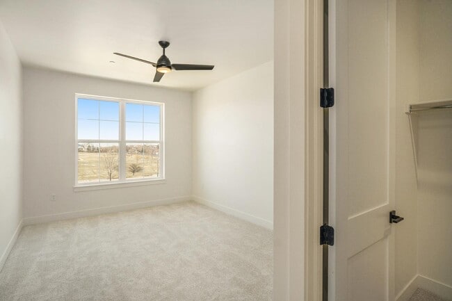 Building Photo - 3045 E Trilby Rd