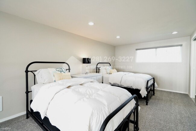 Building Photo - 4 br, 2 bath House - 1002 43rd St NW -