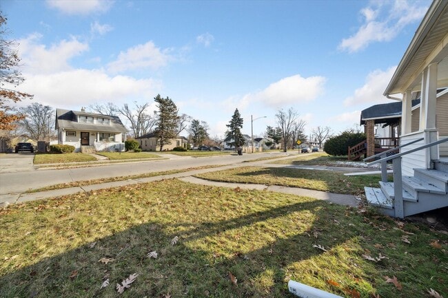 Building Photo - Cute 2 Bed 1 Bath Remodeled Home W/basemen...
