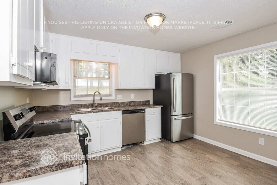 Building Photo - 5252 Station Cir