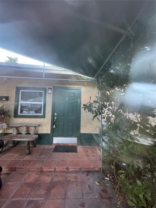 Building Photo - 227 SW 11th Ave