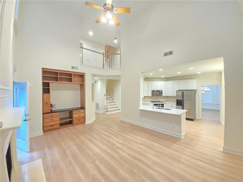 Building Photo - 12592 Waterside Dr