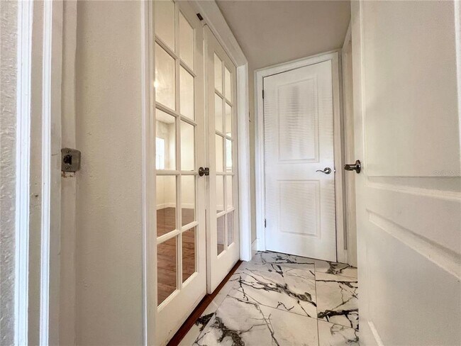 Building Photo - 1055 Cherokee Ave