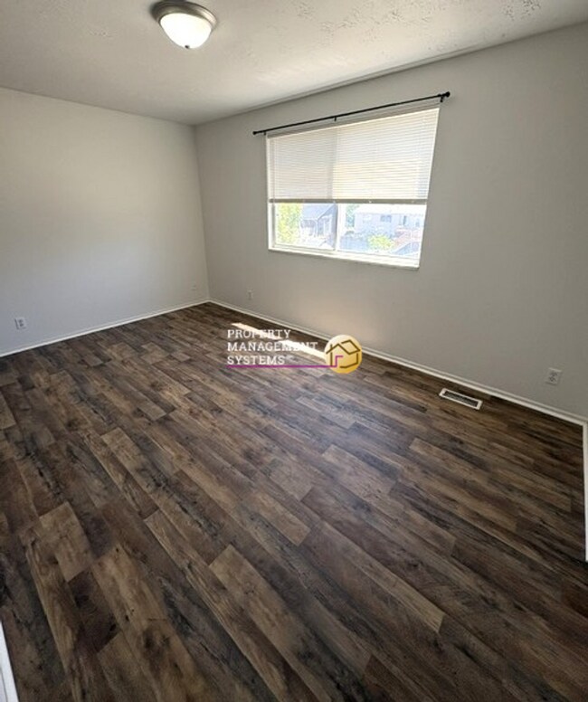 Building Photo - 3 Bedroom Home in Kearns