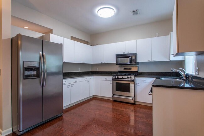 Building Photo - 1214 Cleburne Ave NE