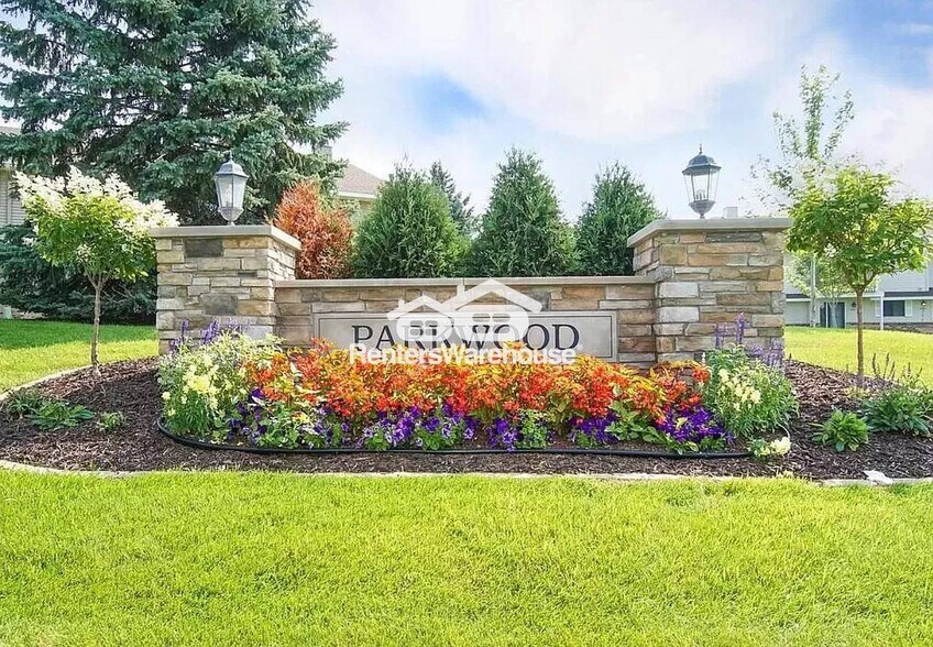 Building Photo - 7541 Vinewood Ct N