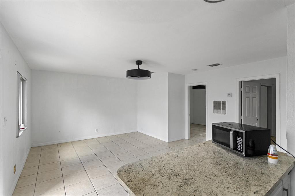 Building Photo - 709 SW 13th Ave