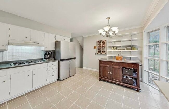 Building Photo - 1232 W Jefferson Ave