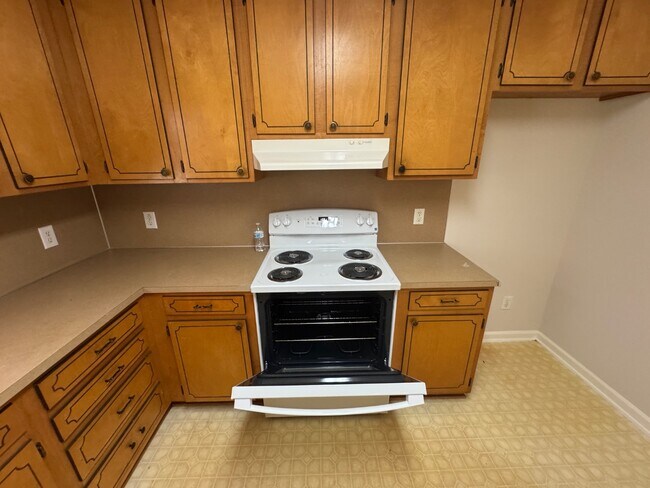 Building Photo - 2105 Harpertown Dr