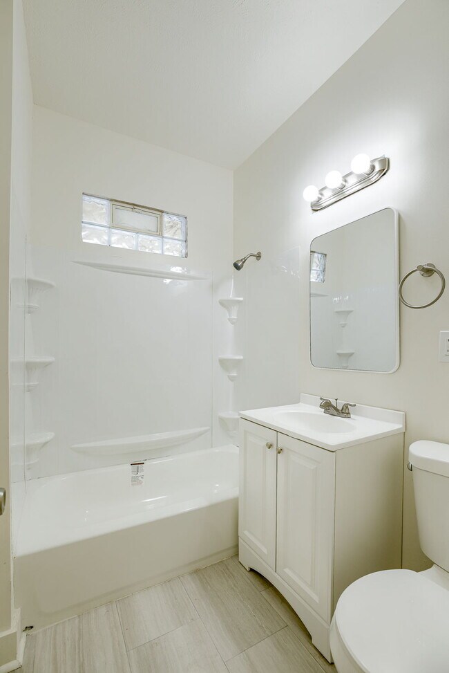 Building Photo - 6931 N 24th St