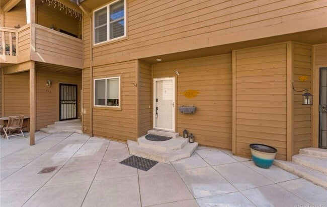 Building Photo - 5555 E Briarwood Ave