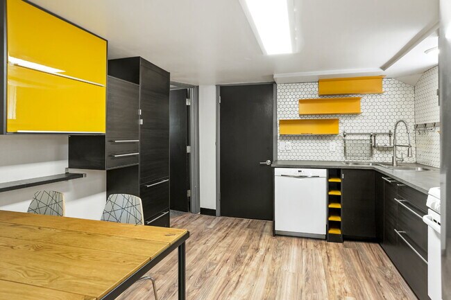 Building Photo - Charming 1 Bedroom  Retreat in the Heart of Denver