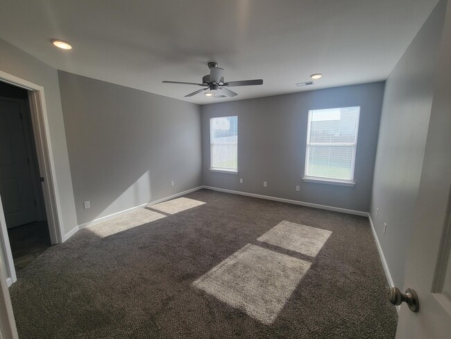 Building Photo - 132 Landry Ln