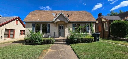 Building Photo - Available Now! 1 Bedroom 1 Bath Within Wal...