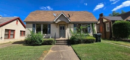Building Photo - Available Now! 1 Bedroom 1 Bath Within Walking Distance of Downtown Tyler!