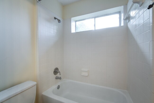 Building Photo - 17143 Summer Hollow Dr