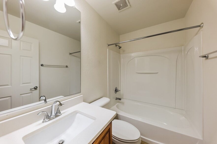 Building Photo - 14210 W Country Gables Dr
