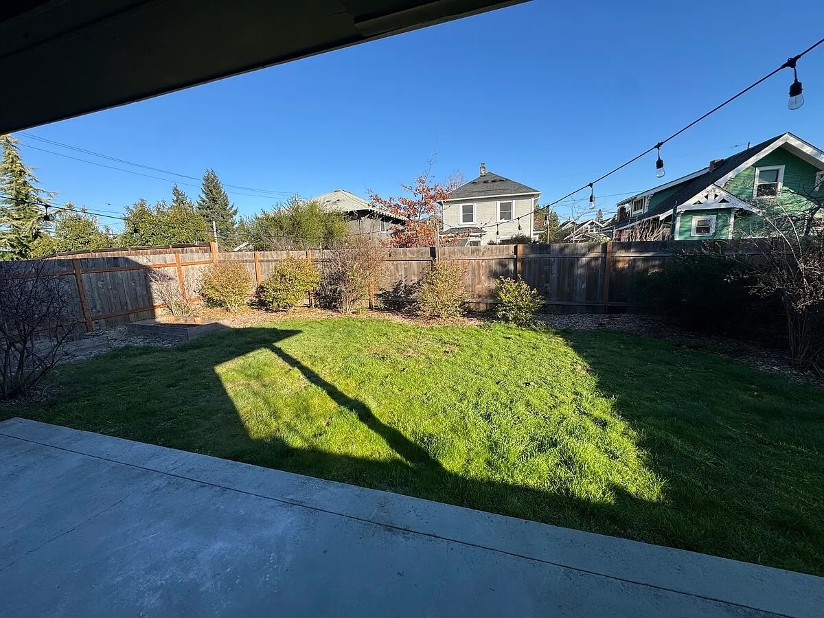 Building Photo - 4540 NE 20th Ave