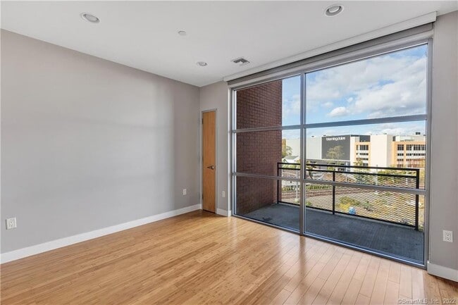 Building Photo - 33 N Water St