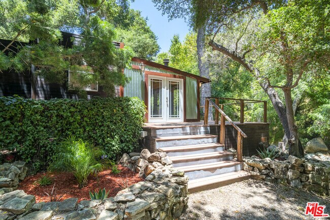 Primary Photo - 618 S Topanga Canyon Blvd