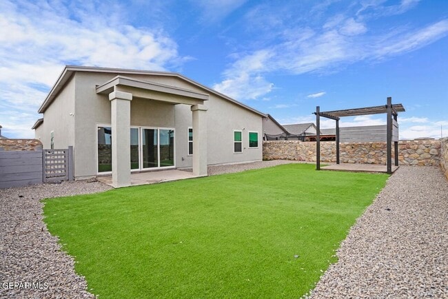 Building Photo - 13757 Villa Vista Ave