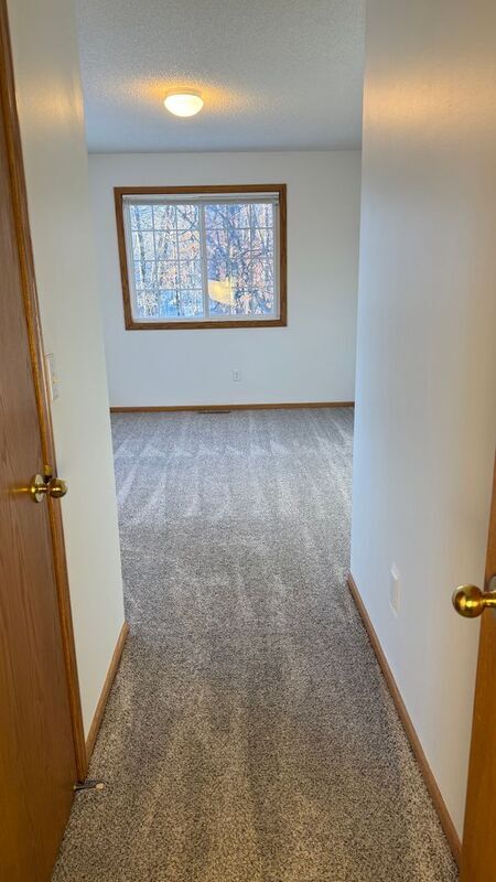 Building Photo - 2755 Ranchview Ln N