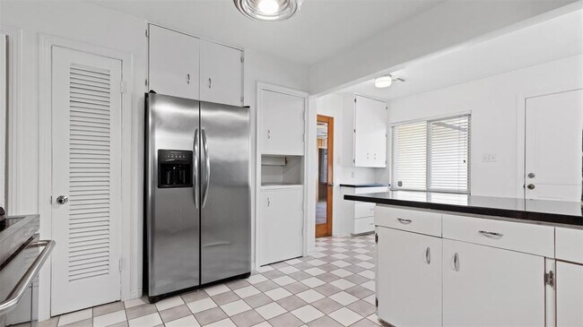 Building Photo - 3751 Maroneal St