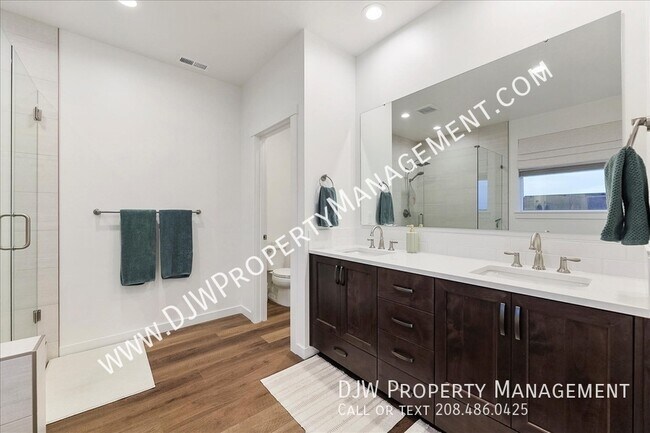 Building Photo - 14588 Cooper Sunrise Dr