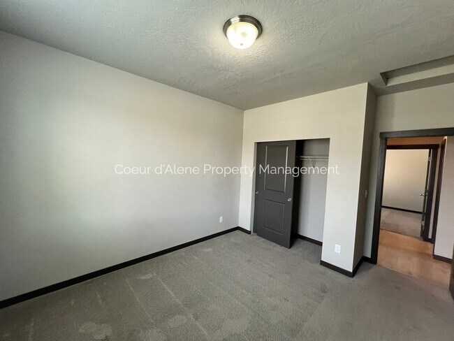 Building Photo - 3 bed house in Woodbridge