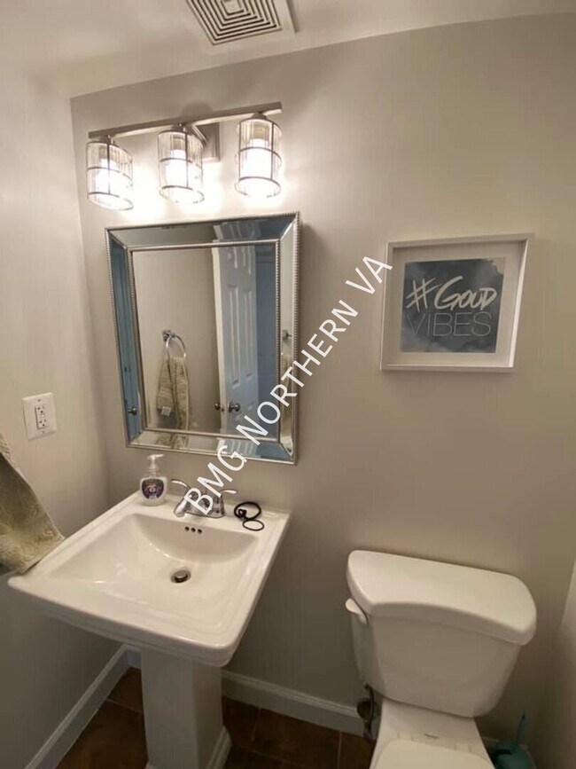 Building Photo - 3866 Manzanita Pl