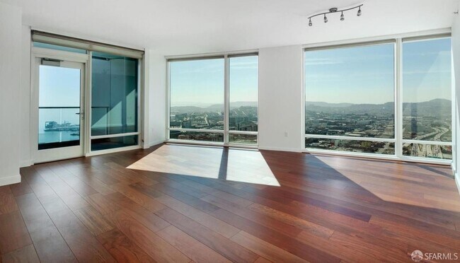 Building Photo - 425 1st St