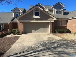 Building Photo - 2012 Fairway Hills Dr