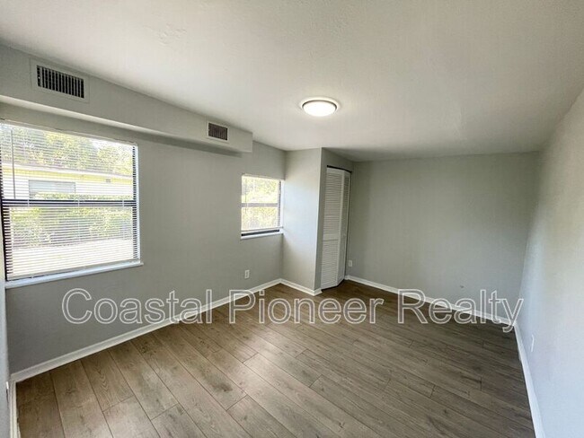 Building Photo - 3861 11th Ave S