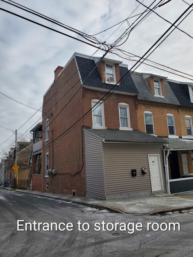 Building Photo - 221 N Penn St